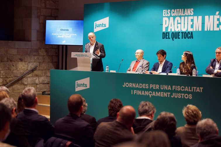 Turull pressiona a Illa per a canviar els pressupostos: exigeix baixar impostos i eliminar successions