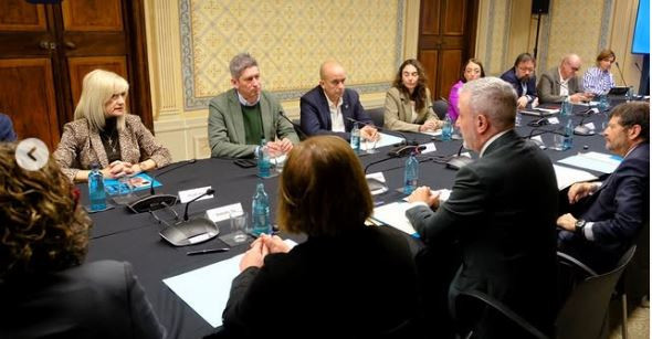 Barcelona i L’Hospitalet creen una comissió històrica per a coordinar les seves polítiques públiques