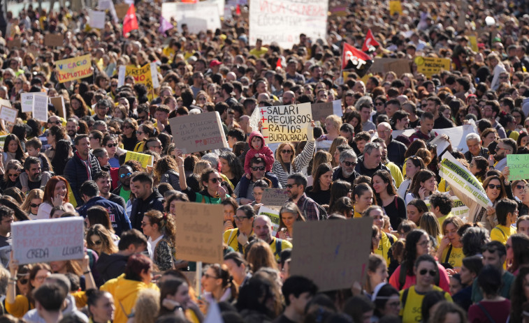Talls en les carreteres en el segon dia de la vaga educativa al Penedès, Tarragona i Terres de l'Ebre
