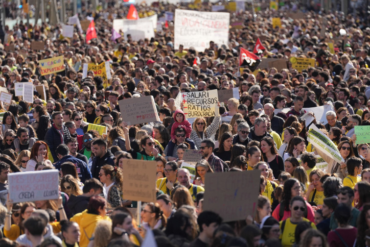 Talls en les carreteres en el segon dia de la vaga educativa al Penedès, Tarragona i Terres de l'Ebre