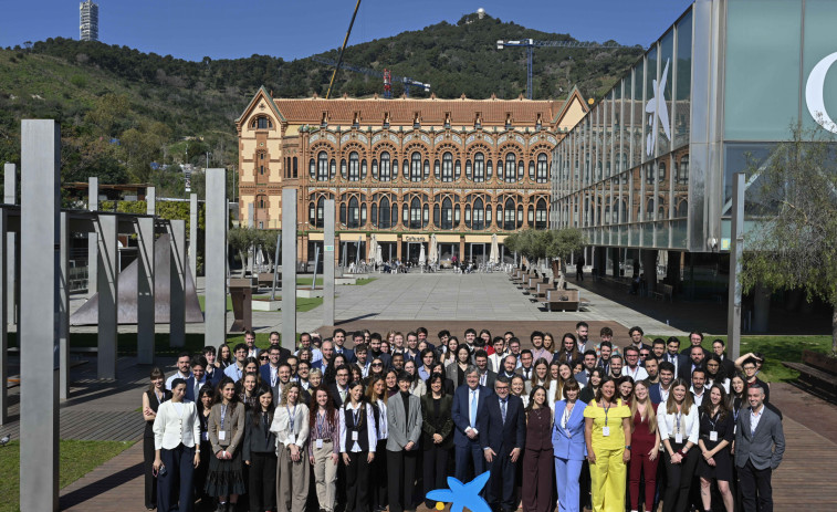 Fundació La Caixa atorga 100 beques per a 