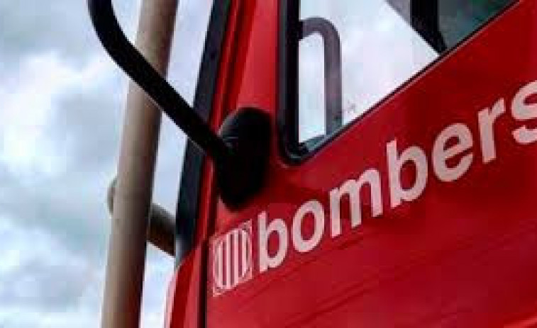 Un incendi de matinada a Badalona deixa a una dona en estat crític i diversos afectats