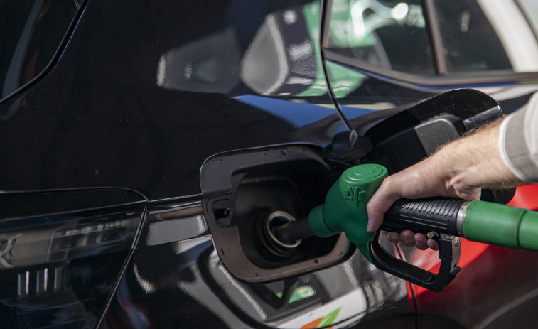 Alerta en mercat del petroli després de l'atac a refineries: el preu es dispara a 113 dòlars