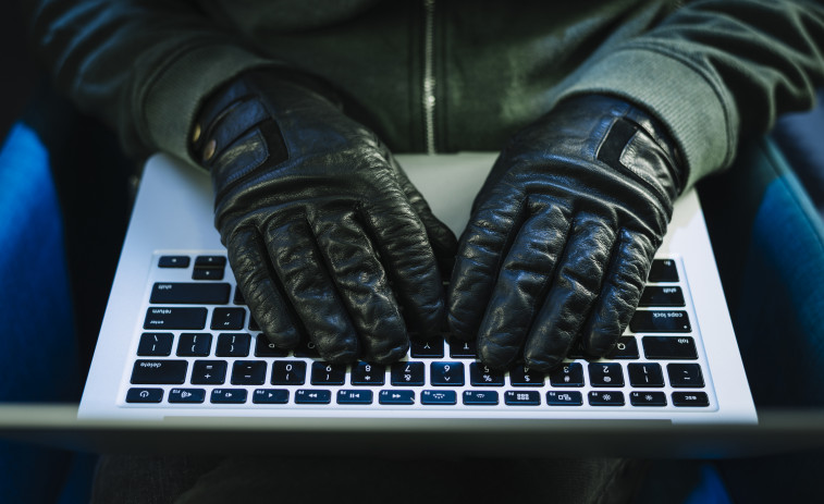 CaixaBank alerta del nou frau que utilitza WhatsApp per buidar comptes bancaris