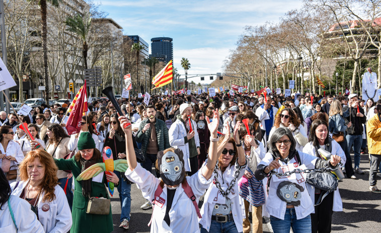 Nova jornada de vaga de metges a Catalunya: protestes per la falta d'avanços i pressió sobre el Govern