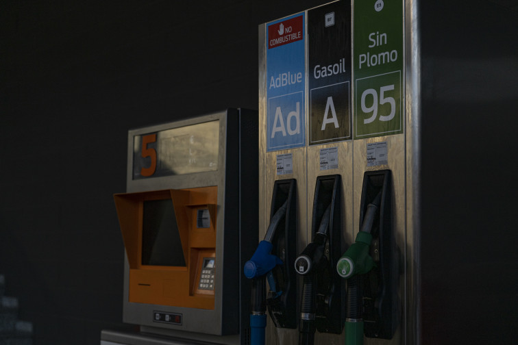 El Govern rebaixa l'IVA dels carburants i suspendrà l'impost sobre l'electricitat
