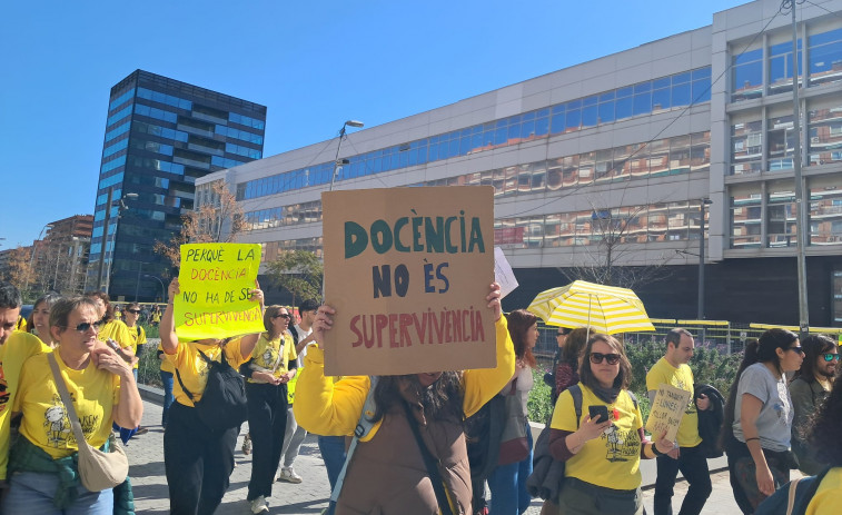 Caos a Catalunya per la vaga educativa: talls en la Meridiana, la Gran Via i la Diagonal de Barcelona