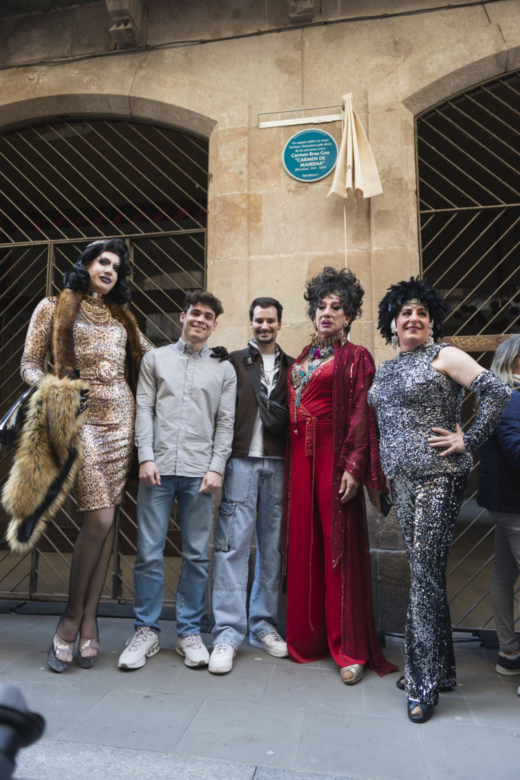 Barcelona honra la memòria de Carmen de Mairena amb una placa commemorativa en el Raval