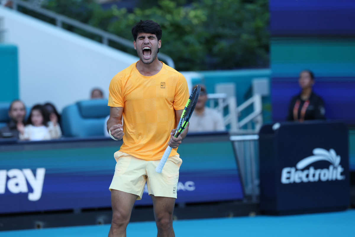 EuropaPress 7388623 22 march 2026 us miami gardens spanish tennis player carlos alcaraz reacts