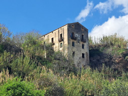 Esparreguera estudia el futuro del antiguo hospital tras el derrumbe parcial con cuatro menores en su interior