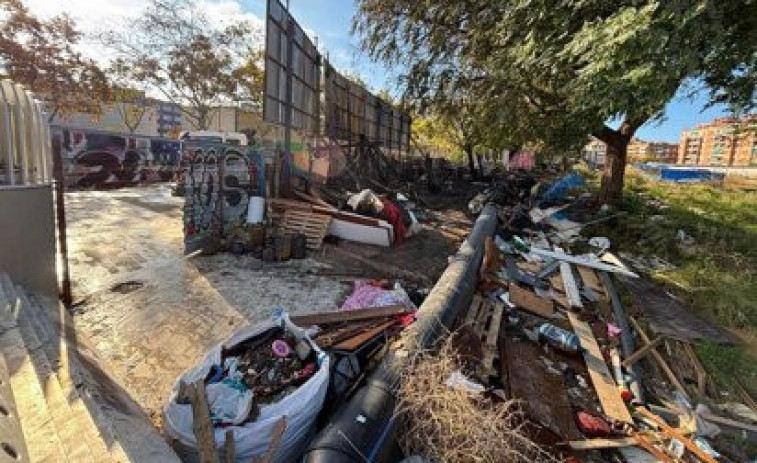 Desallotjament a la Sagrera: operatiu policial per risc “imminent” en un assentament amb fins a 300 persones