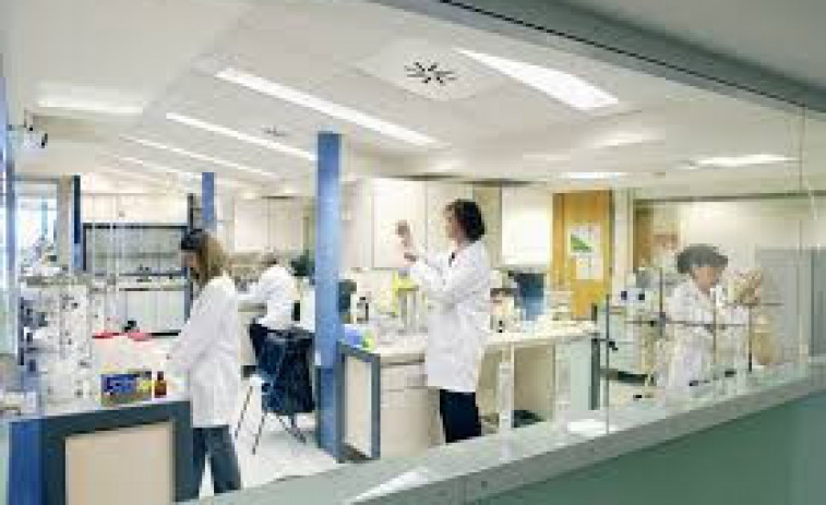 El sector salut afronta un dèficit de 3.500 professionals júniors malgrat salaris competitius