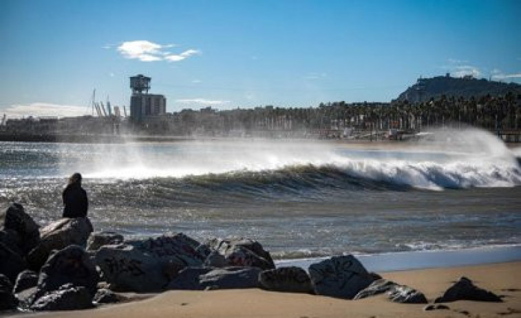Alerta taronja a Catalunya: el vent i el fort onatge posen en escac al sud del país