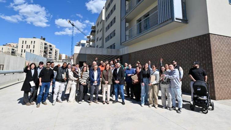 Paneque reivindica l'ús social de l'habitatge en lliurar nous pisos assequibles