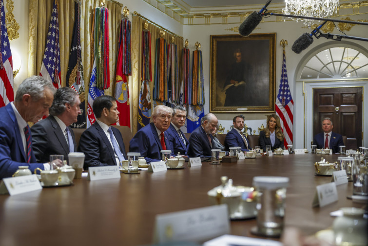 Trump posposa deu dies més l'ultimàtum a l'Iran mentre amenaça d'un atac sense pietat