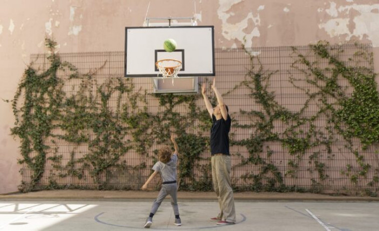 Barcelona obrirà gratuïtament el pati de 16 col·legis per Setmana Santa: coneix la llista completa