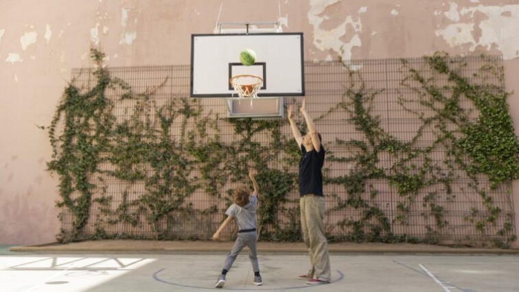 Barcelona obrirà gratuïtament el pati de 16 col·legis per Setmana Santa: coneix la llista completa