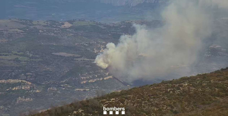 Un incendi a Llimiana per una crema descontrolada mobilitza 16 dotacions i mitjans aeris