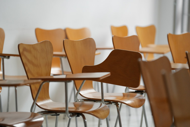 USTEC-STEs presenta 30 mesures per a desburocratitzar l'educació i critica el pla del Govern