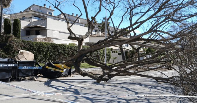 Vídeo: Tres persones resulten ferides per fortes ratxes de vent en un càmping de Camarasa, Lleida