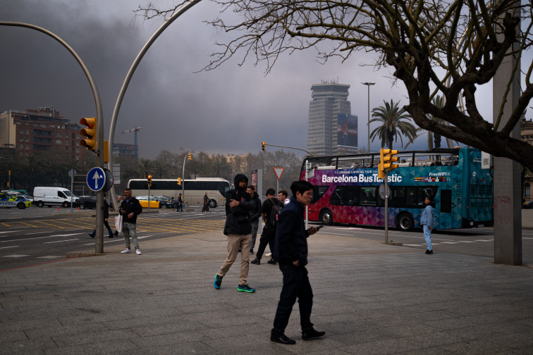 Vídeo: L'incendi en el Port queda controlat després d'afectar  20 semiremolcs