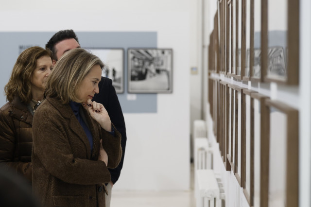 EuropaPress 7404567 cuca gamarra visita exposicion vida sociedad archivos fotografos logrono