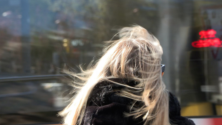 Els avisos per fortes ratxes de vent continuen aquest dilluns a Catalunya