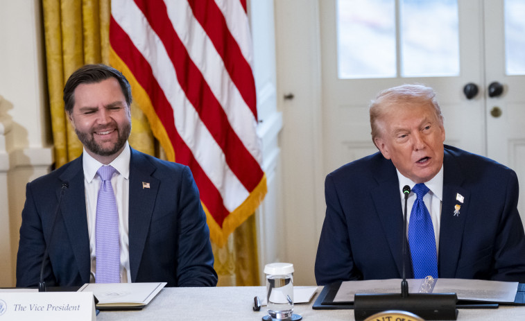 La mà dreta de Trump promet investigar als extraterrestres i assegura creure que són 