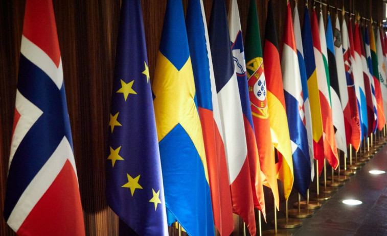 Europa avisa a Espanya: els immigrants regularitzats que intentin establir-se a Europa seran retornats