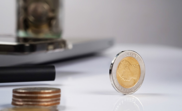 Catalunya redueix lleugerament el seu deute, però continua liderant l'endeutament autonòmic a Espanya