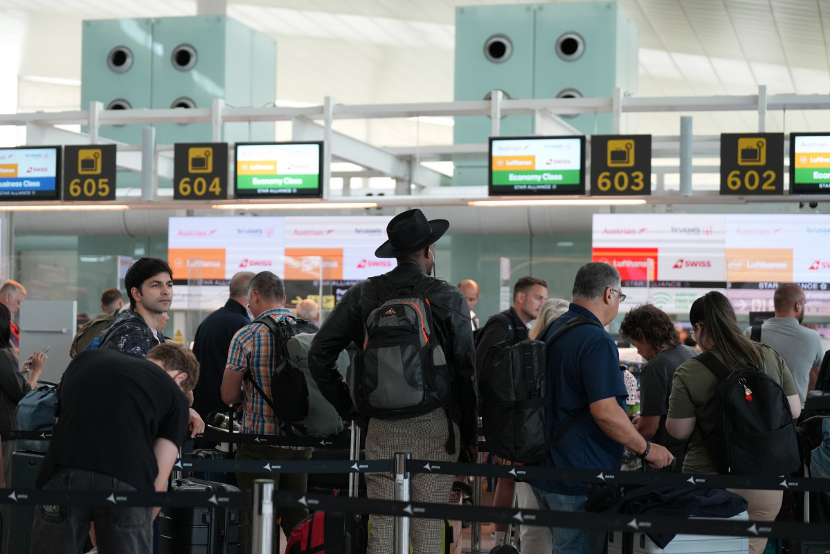 EuropaPress 6990018 viajeros t1 aeropuerto barcelona el prat 29 septiembre 2025 barcelona