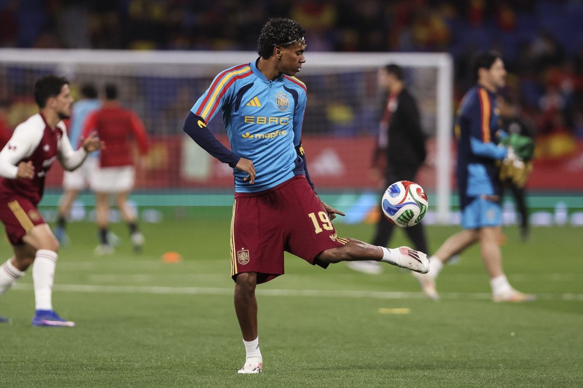 EuropaPress 7410480 lamine yamal of spain warms up during the international friendly match