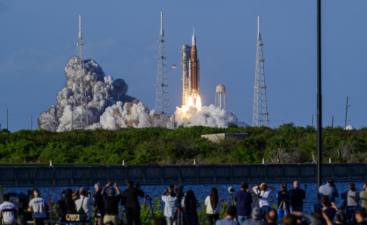 VÍDEO | El retorn de la humanitat a la Lluna: Artemis 2 ja solca l'espai després d'un enlairament històric
