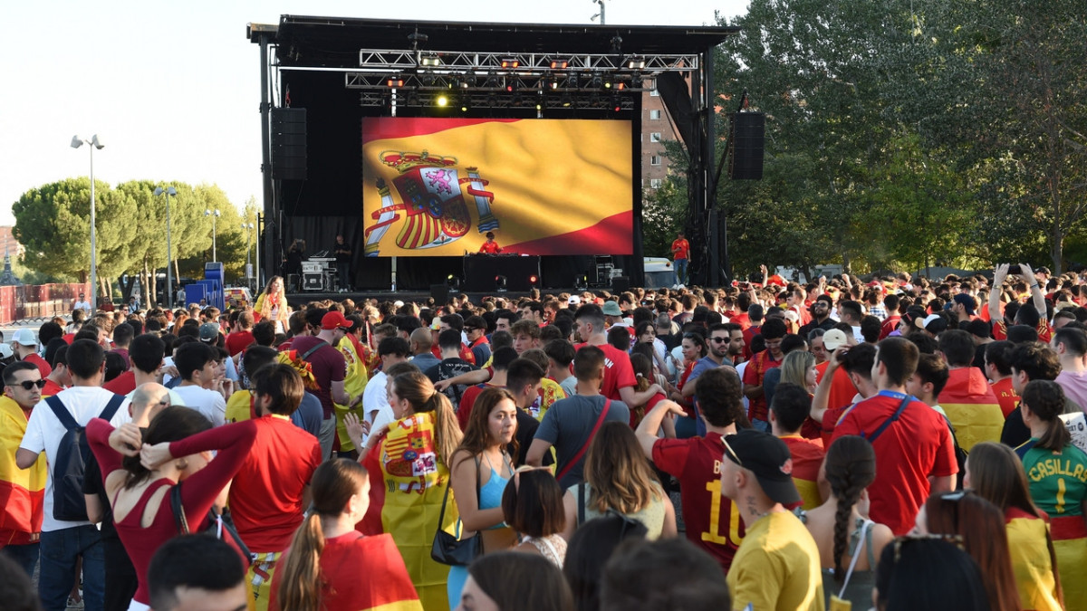 Ambiente partido semifinales eurocopa espana francia puente rey madrid 69