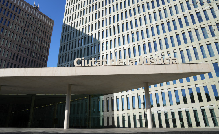 Justícia expressa contra l'impagament de pensions: Barcelona accelera els judicis per a protegir als menors