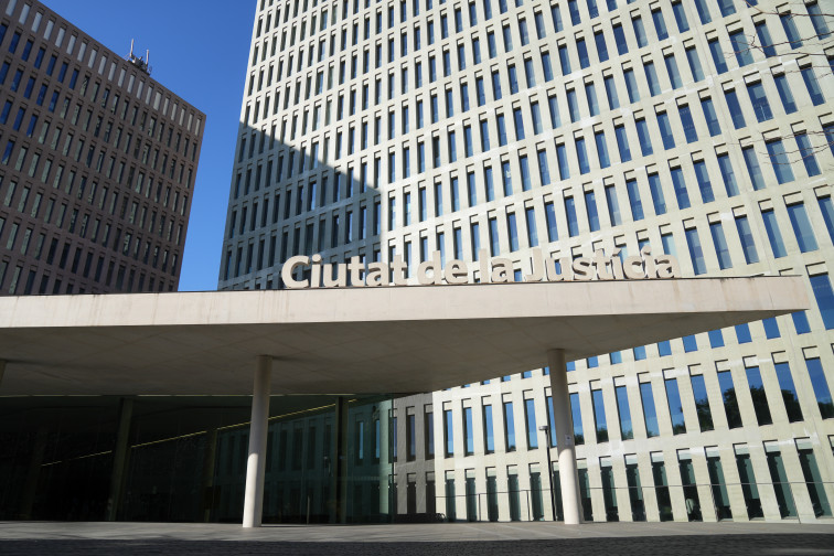 Justícia expressa contra l'impagament de pensions: Barcelona accelera els judicis per a protegir als menors