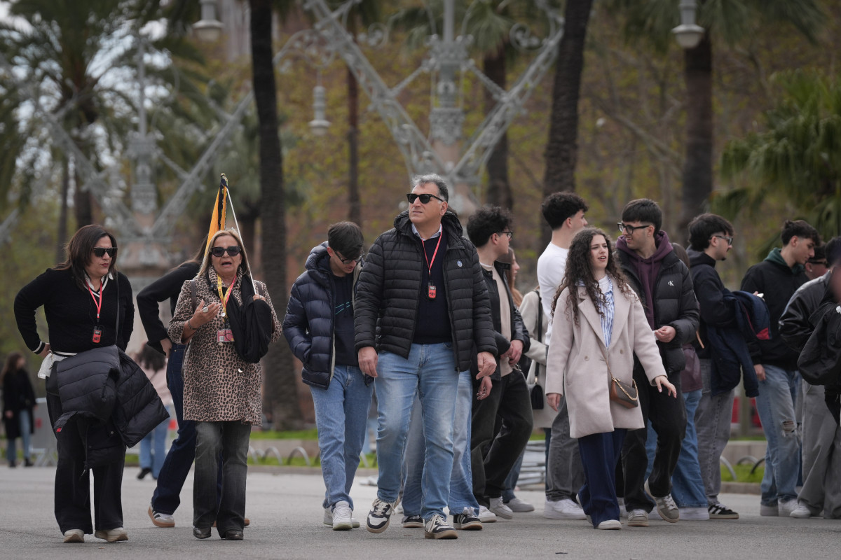 EuropaPress 7410002 varias personas arc triomf 31 marzo 2026 barcelona catalunya espana algunas