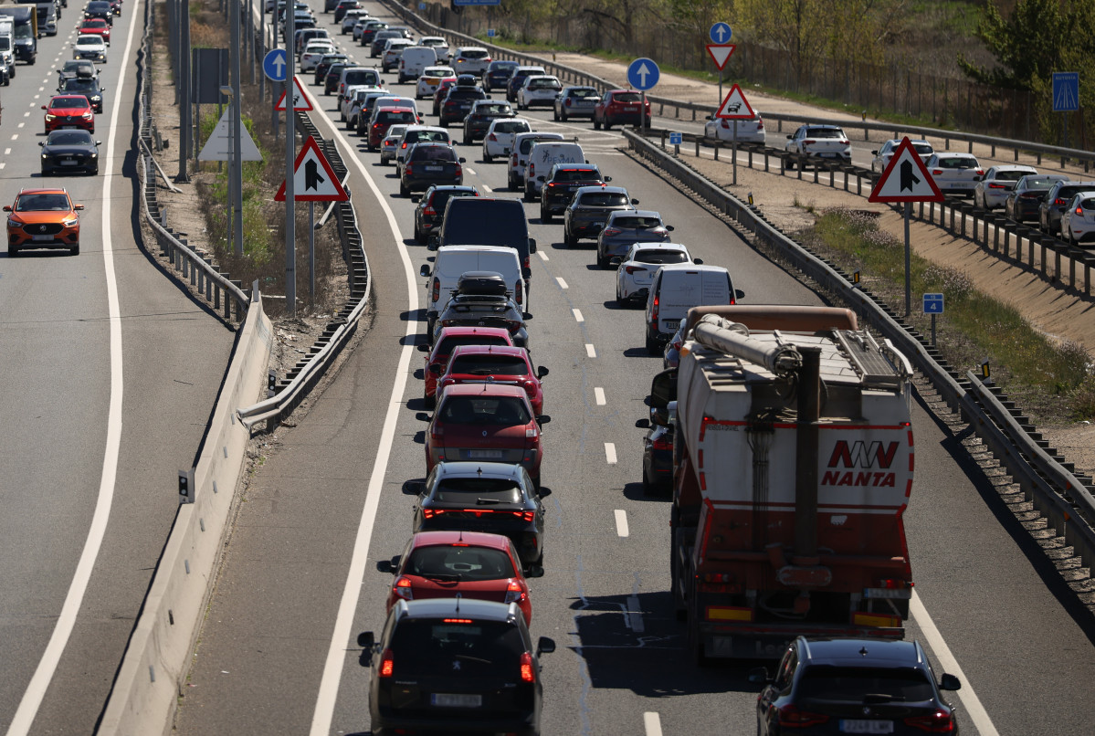 EuropaPress 7411402 decenas vehiculos segunda operacion salida motivo semana santa 2026 a 3