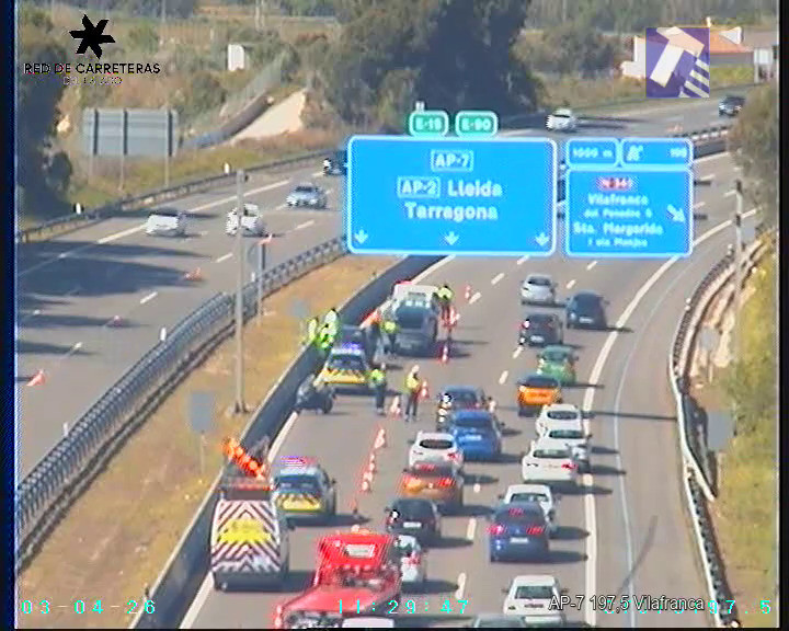 Un accident múltiple bloqueja un carril de l'AP-7 a Olèrdola generant retencions