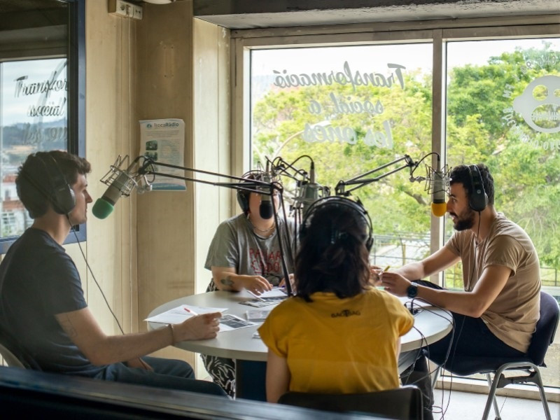 EuropaPress 7415089 jovenes participando actividad podcast