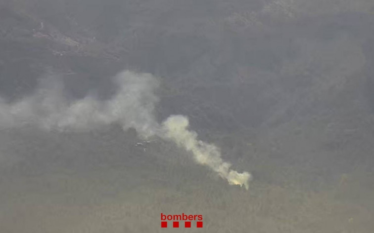 Els Bombers intensifiquen la lluita contra incendis forestals a Capafonts i Montargull aquest diumenge