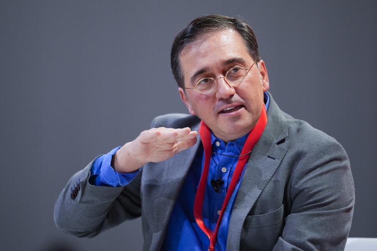 Albares es reuneix amb el seu homòleg egipci i condemna els càntics racistes en el seu partit amistós a Cornellà