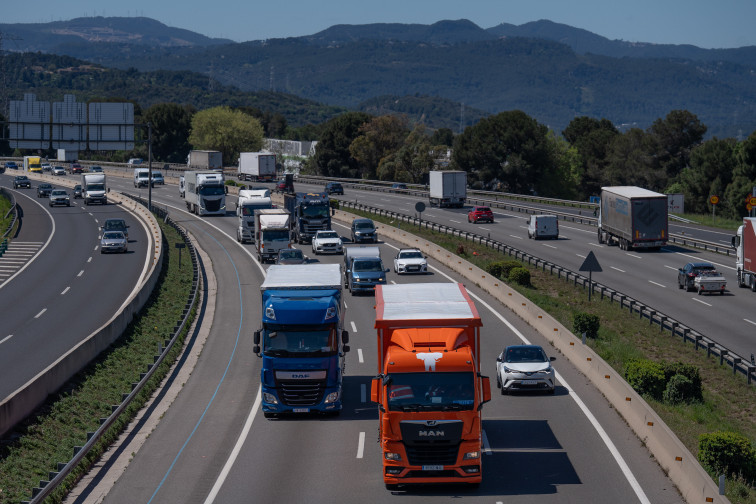 Un total de 90.121 vehicles tornen aquest diumenge fins a les 16.30 hores i anticipen un dilluns crític