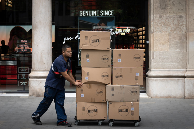 Catalunya guanya més de 32.000 afiliats a la Seguretat Social i l'atur baixa més de 3.700 persones al març