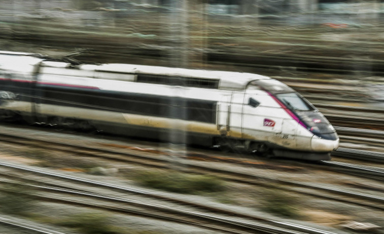 Tragèdia ferroviària a França: un xoc entre un TGV i un comboi militar deixa almenys un mort