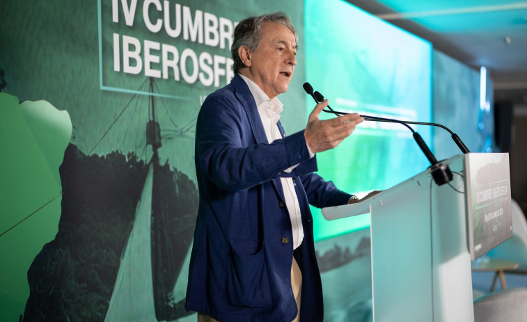 Indignació pel tuit d'Hermann Tertsch fingint ser iranià: “A les 13.13 ja portava mitja ampolla de DYC”