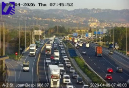 Dos incidencias provocan retenciones en la A-2 y la AP-7 en el Baix Llobregat