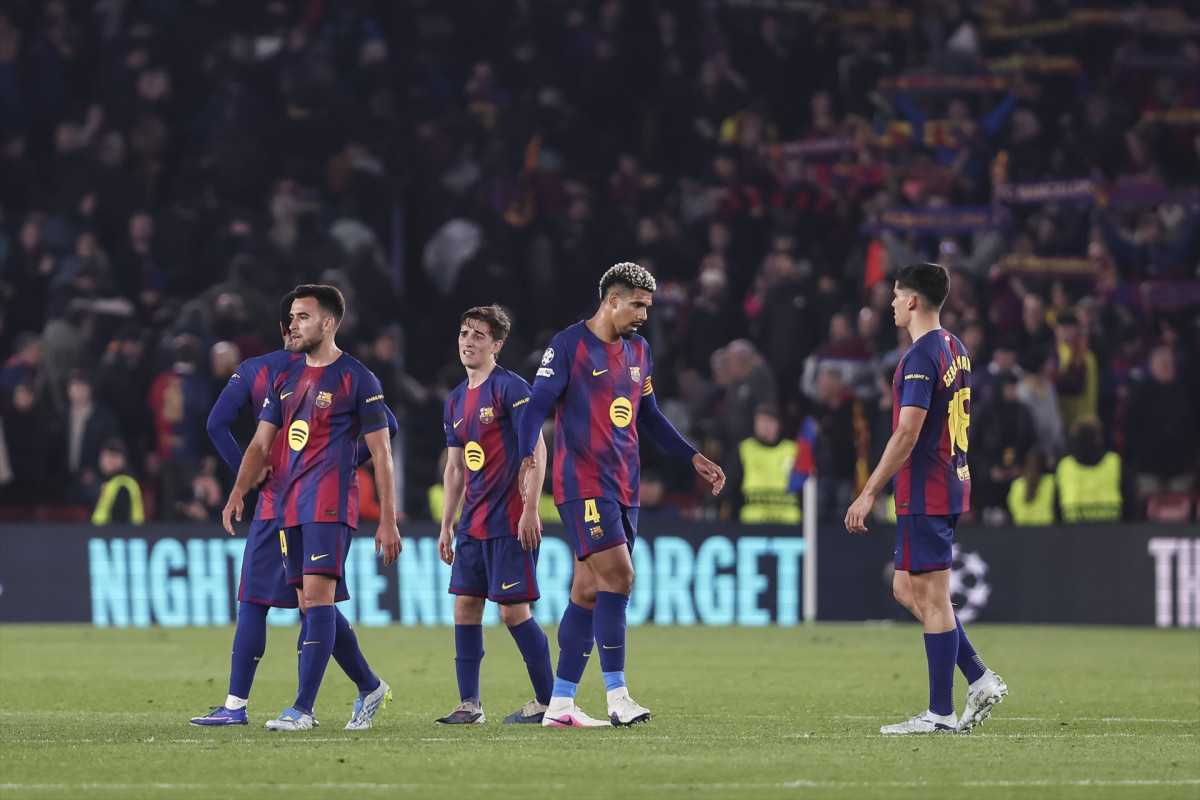 EuropaPress 7424554 players of fc barcelona looks dejected after the teams defeat in during the