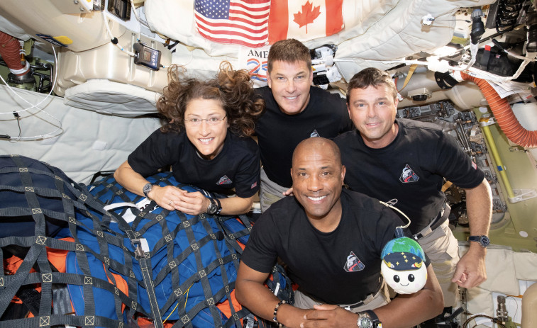 La missió Artemis II encara la fase més perillosa en la volta a la Terra