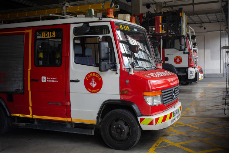 Un incendi industrial a Mollet del Vallès deixa nou ferits